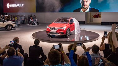Vorführung des Renault Arkana auf einer Messe