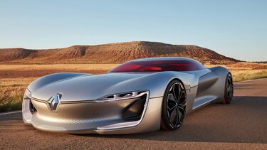 Renault TREZOR Concept Car am Straßenrand in einer Wüste