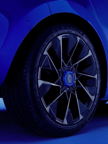 Renault Clio full hybrid E-Tech - jantes et lame F1